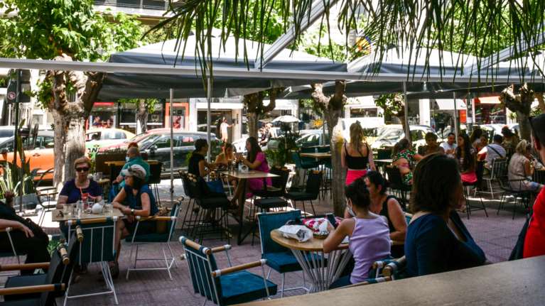 Δημοσκόπηση Alco: Απαραίτητες οι απαγορεύσεις στους ανεμβολίαστους λέει το 54% - Προβάδισμα 12,8 μονάδων για ΝΔ