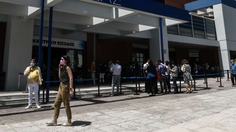 Freedom Pass: Πώς θα πάρουν οι νέοι 18-25 ετών την κάρτα των 150 ευρώ μετά το εμβόλιο - Όλη η τροπολογία