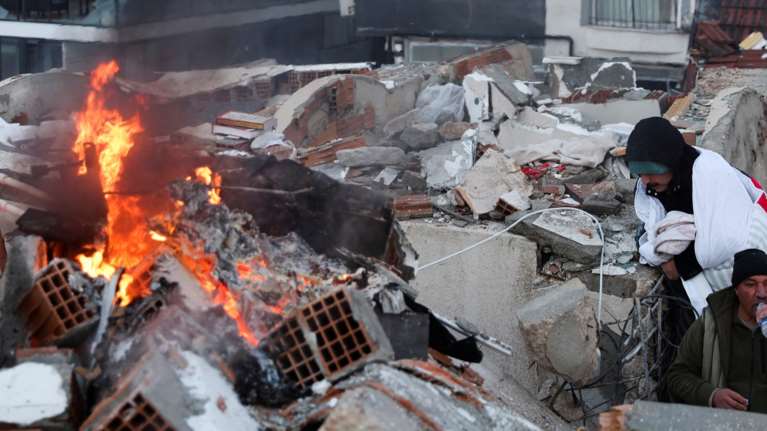 Καθηγητής Καρύδης για σεισμό στην Τουρκία: Γιατί κάποια κτίρια κατέρρευσαν και κάποια όχι - Σχεδόν μία Ελλάδα η έκταση της ζημιάς