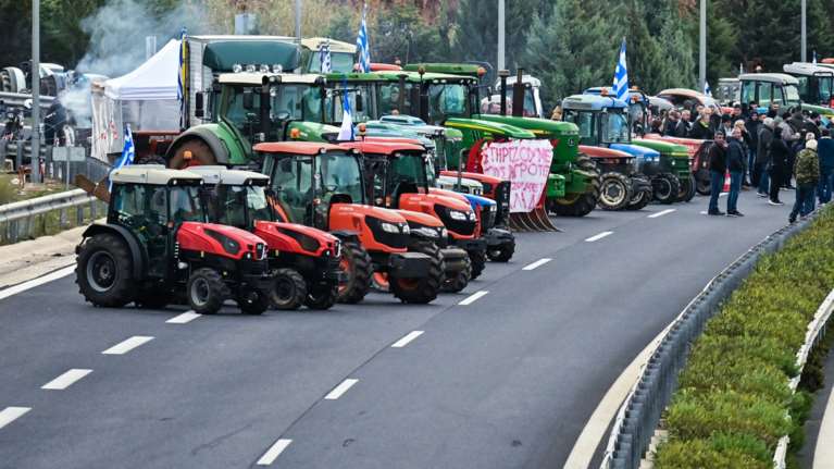 Να μην προσέλθουν στον διάλογο με τον Μητσοτάκη απειλούν οι αγρότες- Η θα μας δει όλους ή δεν κατεβαίνουμε