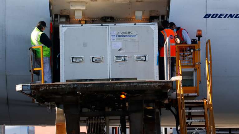 Εμβόλιο κορονοϊού: Η παγκόσμια &quot;αποστολή του αιώνα&quot; με 8.000 Boeing - Οι οδηγίες της IATA, τα &quot;προβλήματα&quot;