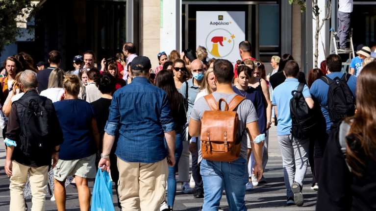Σαρώνει ο κορονοϊός: Μέχρι τέλη Ιουλίου η έξαρση των κρουσμάτων - &quot;Χρειάζεται προσοχή&quot;, λέει η Παγώνη