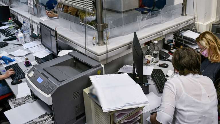 Τον Αύγουστο θα δημοσιοποιηθεί η λίστα με τα ονόματα των μεγαλο-οφειλετών σε εφορία και ΕΦΚΑ - Για χρέη άνω των 150.000 ευρώ