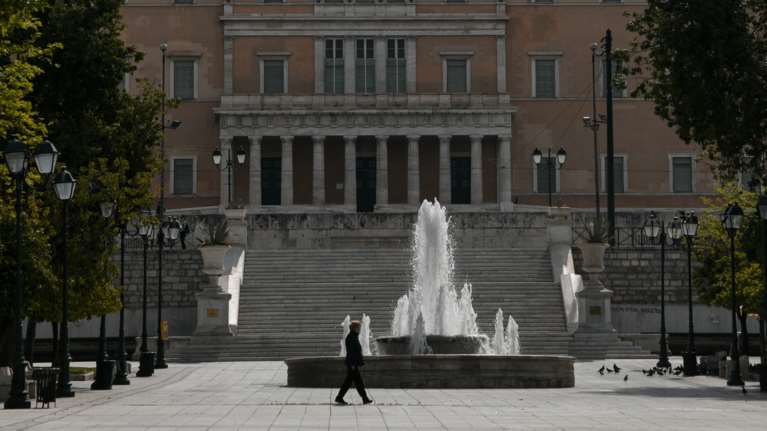 Κορονοϊός: Σενάριο για lockdown και στην Αττική- Θα φθάσουν τα 2.000 τα κρούσματα σήμερα, 60.000 φορείς δείχνουν τα λύματα