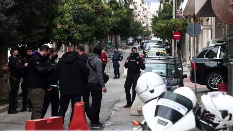 &quot;Μάχη&quot; για τον Κουφοντίνα: Μπαράζ επιθέσεων στην Αθήνα και μολότοφ στο ΑΤ Καισαριανής - Ένταση σε Ηράκλειο και Λαμία