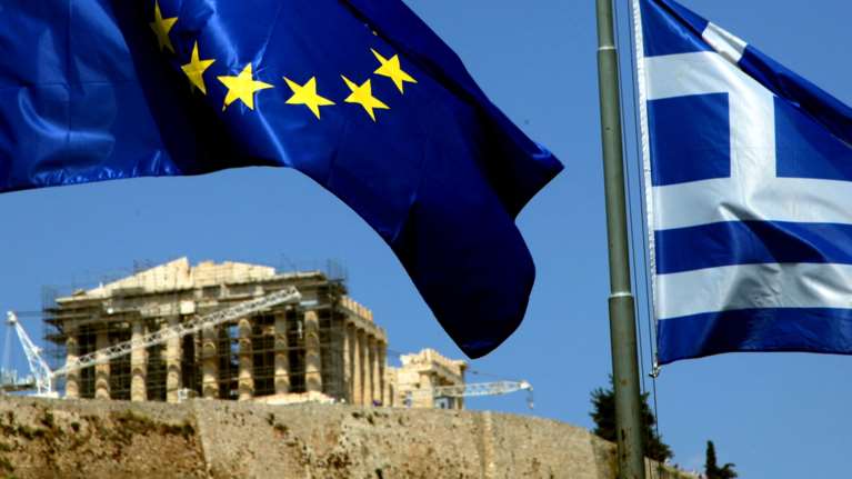 &quot;Ο εφιάλτης των Ελλήνων τελείωσε&quot;: Η Ευρώπη χαιρετίζει την έξοδο της Ελλάδος από την ενισχυμένη εποπτεία