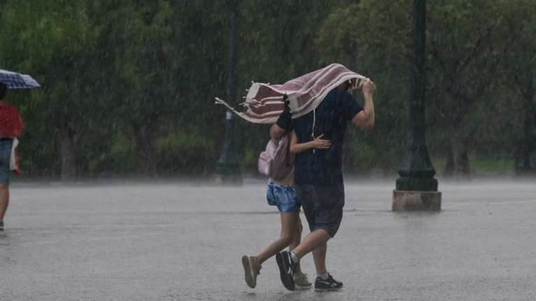 Νέα έκτακτο δελτίο από την ΕΜΥ: Ισχυρές βροχές και καταιγίδες στη μισή Ελλάδα - Kαμπανάκι Κολυδά για κεραυνούς