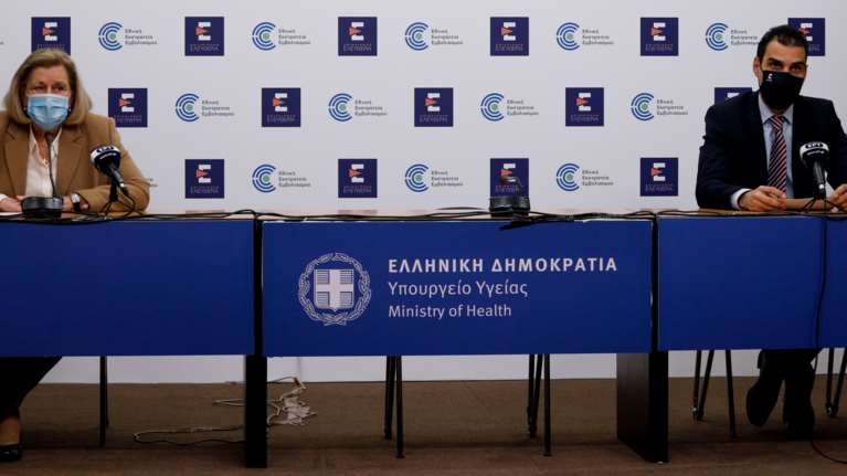 Κορονοϊός Αρχίζουν οι εμβολιασμοί για τους ασθενείς υψηλού κινδύνου - Κανονικά τα εμβόλια με AstraZeneca