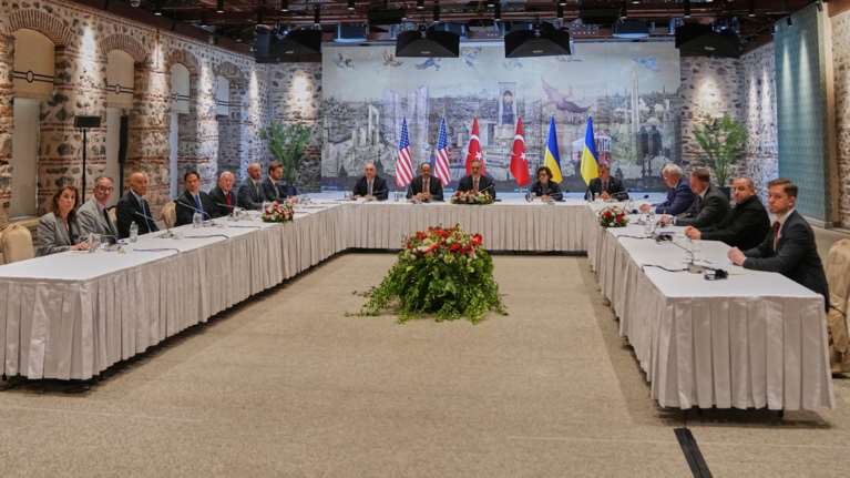 Reuters: Αυτοί είναι οι τέσσερις σκληροί όροι που έθεσε η Ρωσία στην Ουκρανία, σύμφωνα με αξιωματούχο του Κιέβου