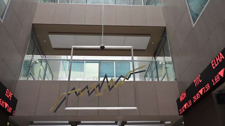 Τι σημαίνει η πρόταση εξαγοράς του Χρηματιστηρίου Αθηνών από τη Euronext - Η άνοδος στην &quot;Α&#39; Εθνική&quot; και η κόντρα ΕΕ - ΗΠΑ