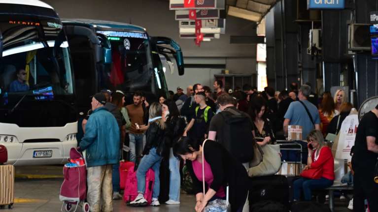 Μαζική έξοδος για το Πάσχα:  Το αδιαχώρητο σε ΚΤΕΛ, λιμάνια και αεροδρόμια -  Οι top προορισμοί των εκδρομέων