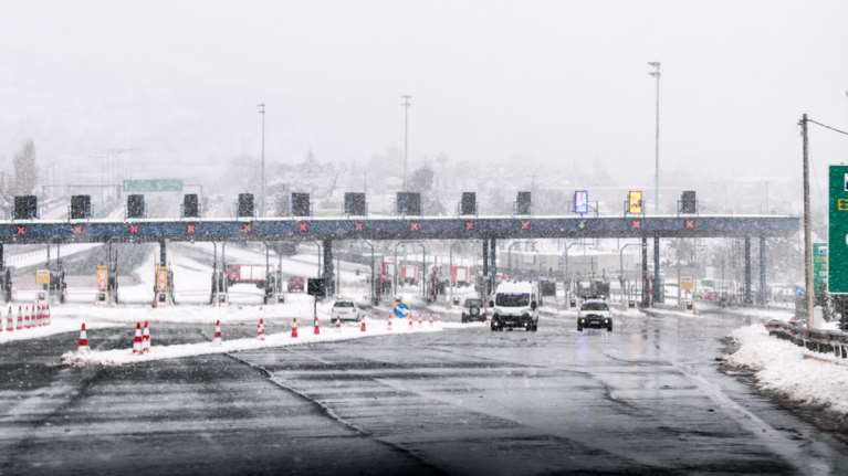 Κακοκαιρία "Φίλιππος": Χιόνια στην Αττική - Σύσταση για αποφυγή άσκοπων μετακινήσεων - Εντονη χιονόπτωση τις επόμενες ώρες