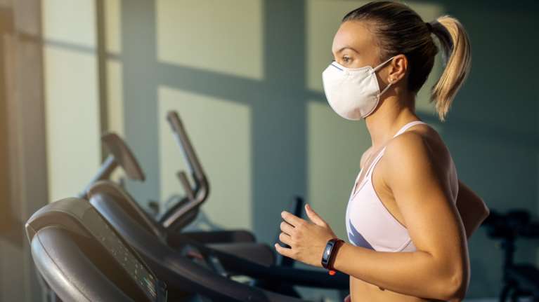 Λοιμωξιολόγοι: Ανοίγουν με μάσκες τα γυμναστήρια στις 31 Μαΐου - Δεξιώσεις γάμου...χωρίς μουσική