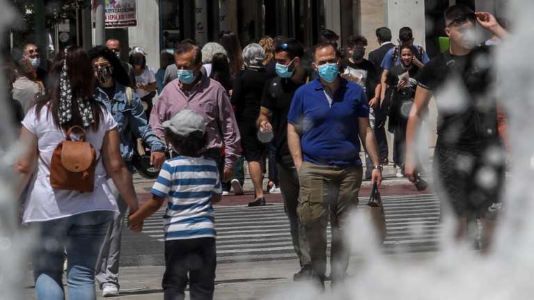 Κορονοϊός: 2.489 νέα κρούσματα σήμερα, 707 διασωληνωμένοι και 70 θάνατοι