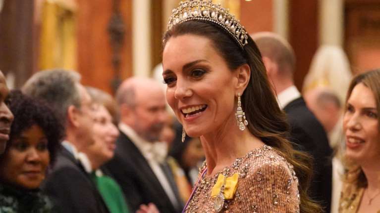 Το naked dress που θα στοιχειώνει για πάντα την Κέιτ Μίντλετον: Η στιγμή που θα ήθελε να διαγράψει από τη ζωή της