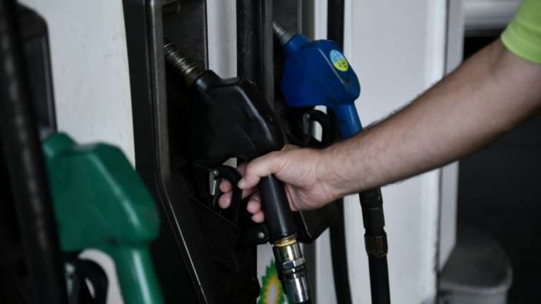 &quot;Παράθυρο&quot; Σταϊκούρα για νέα επιταγή ακρίβειας και επιδότηση του diesel - Τι είπε για επέκταση του fuel pass