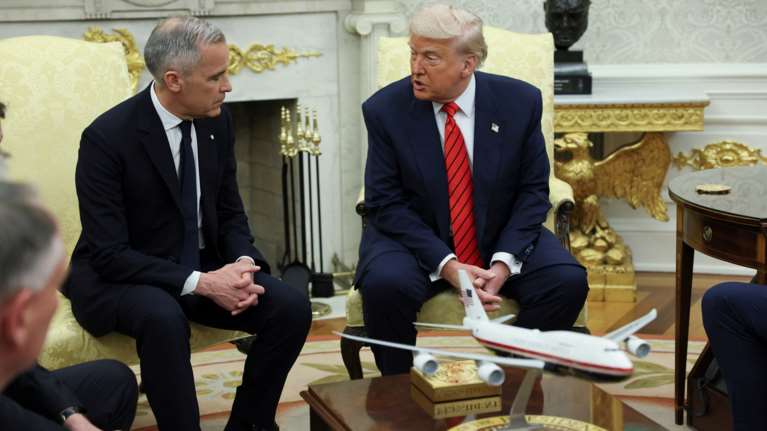 Μπηχτές Τραμπ με Κάρνεϊ στο Οβάλ Γραφείο: &quot;Ο Καναδάς δεν θα πωληθεί ποτέ&quot; - &quot;Ποτέ μη λες ποτέ...&quot; [βίντεο]