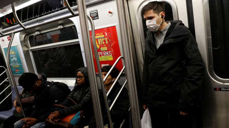 ΗΠΑ - Κορονοϊός: Τα CDC χαλαρώνουν τις συστάσεις για τη χρήση μάσκας