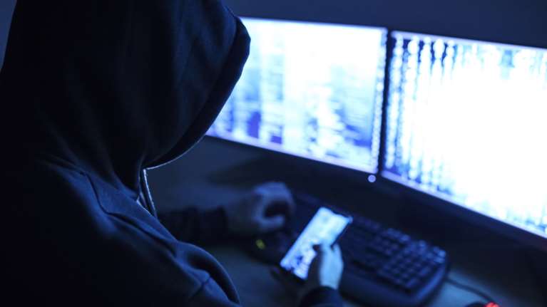 Συνοδεία κρατικών αξιωματούχων τα μυστηριώδη ταξίδια επιχειρηματιών που σχετίζονται με το Predator - Νέες αποκαλύψεις