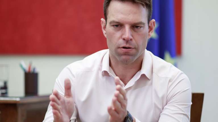 Κασσελάκης για ροζ σημαία: Δεν περιμένω από τον κ. Γεραπετρίτη να υποκλιθεί μπροστά στην τέχνη