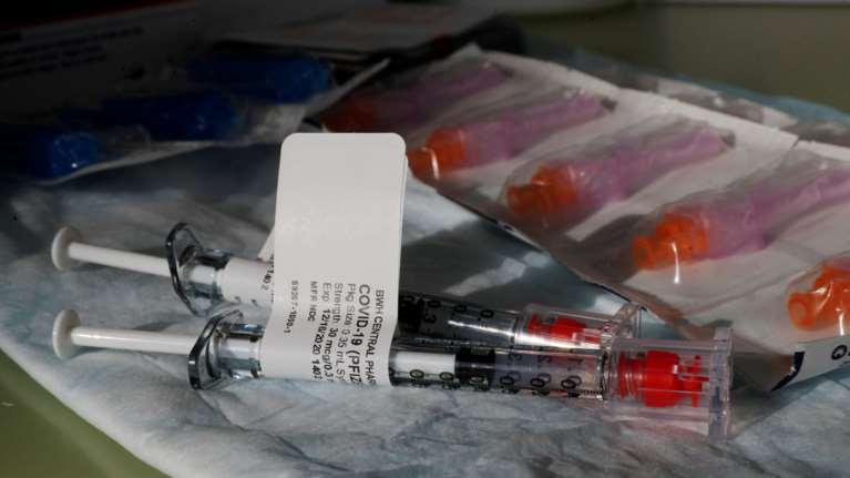 Προειδοποίηση ΠΟΥ: Περιορισμένη η διανομή του εμβολίου της Pfizer έως τέλη Ιανουαρίου