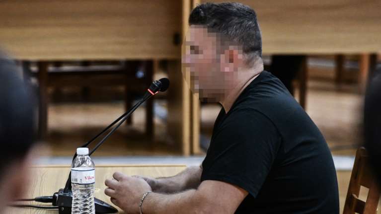 Δίκη Χρυσής Αυγής: "Ειχαν βάλει χειροπέδες σε εμάς και όχι στον Ρουπακιά", καταγγέλλει φίλος του Παύλου Φύσσα