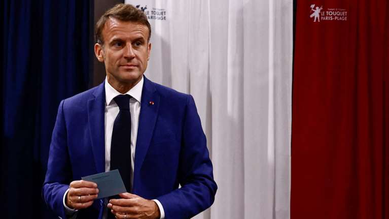 Εκλογές στη Γαλλία: Ο Μακρόν καλεί σε έναν &quot;μεγάλο συνασπισμό&quot; ενάντια στην ακροδεξιά στον β&#39; γύρο