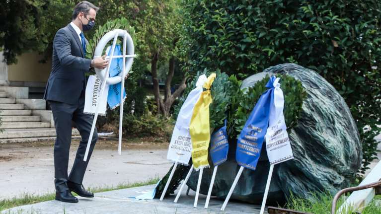 Στο Πολυτεχνείο ο Μητσοτάκης: Το διαχρονικό αίτημα για ελευθερία συμπληρώνεται από την υπευθυνότητα
