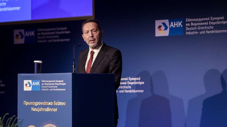 Στουρνάρας: Στα 60 δισ. ευρώ η φοροδιαφυγή στην Ελλάδα - Δηλώνουμε 80 δισ. εισοδήματα και καταναλώνουμε 140 δισ.