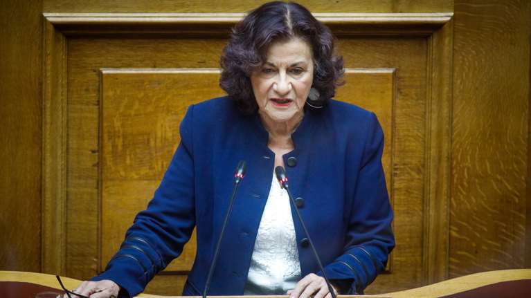 Νέα γκάφα από τη Φωτίου μετά τον Κατρούγκαλο: &quot;Στα €5.000 ετήσιο εισόδημα η μεσαία τάξη&quot; - Χαμός στα social media