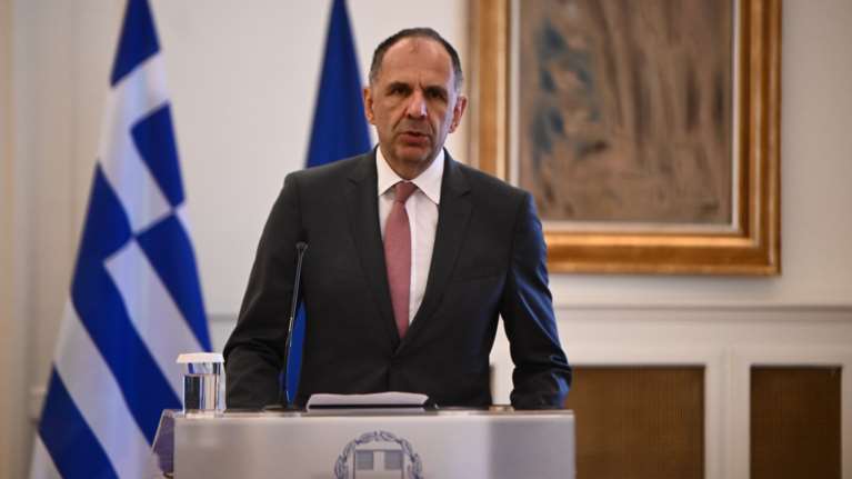 Ο Γεραπετρίτης διαψεύδει δημοσίευμα περί εμπλοκής συγγενούς του στο έργο της ηλεκτρικής διασύνδεσης Ελλάδας-Κύπρου