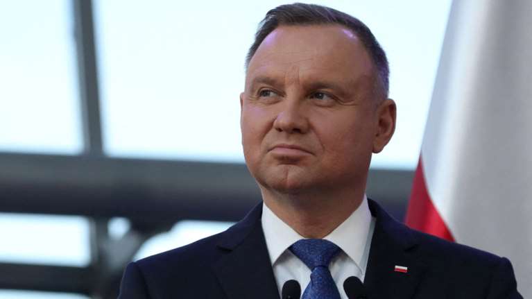 Ο Πολωνός πρόεδρος κατηγορεί Μακρόν - Σολτς για τις επαφές με Πούτιν: &quot;Σαν να μιλούσατε με τον Αδόλφο Χίτλερ&quot;