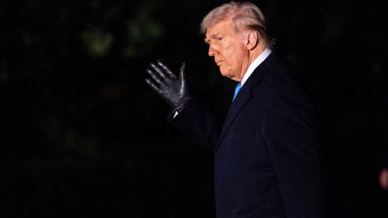 Ανάλυση CNN: Γιατί ο Τραμπ επιτέθηκε με προσβλητικά λόγια στον Ζελένσκι για την Ουκρανία - Το 48ωρο που άλλαξαν όλα