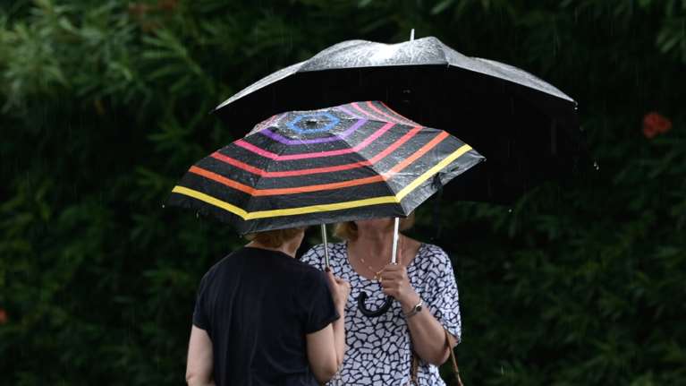 Αλλάζει το σκηνικό του καιρού: "Βουτιά" της θερμοκρασίας και καταιγίδες την Πέμπτη - Η πρόγνωση Αρναούτογλου