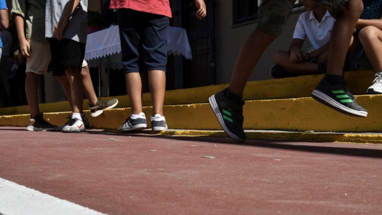 Ασπρόπυργος: &quot;Ο δάσκαλος με γαργαλούσε&quot; - Συνελήφθη γυμναστής μετά από καταγγελίες για παρενόχληση μαθητών