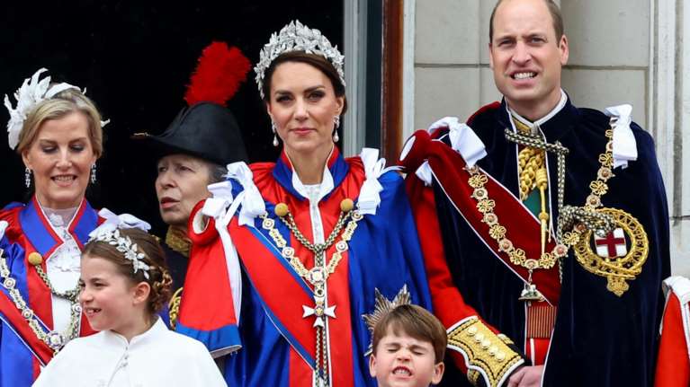 To look της Κέιτ Μίντλετον από το τριήμερο της στέψης που δεν παρατήρησε κανείς: Το στιλάτο λευκό φόρεμα και οι ονειρεμένες γόβες