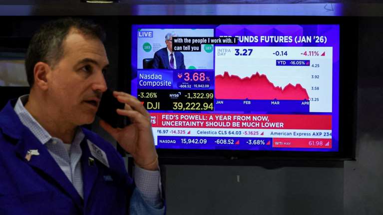 Δασμοί - Σε ελεύθερη πτώση η Wall Street: Βαριές απώλειες για Apple και Tesla -  Κατακρημνίστηκαν τα ευρωπαϊκά χρηματιστήρια