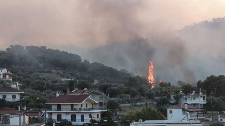 Φωτιά στις Κεχριές: Συνεχίζεται η μάχη με τις φλόγες - Το χρονογράφημα της καταστροφής σε ένα βίντεο [χάρτες]