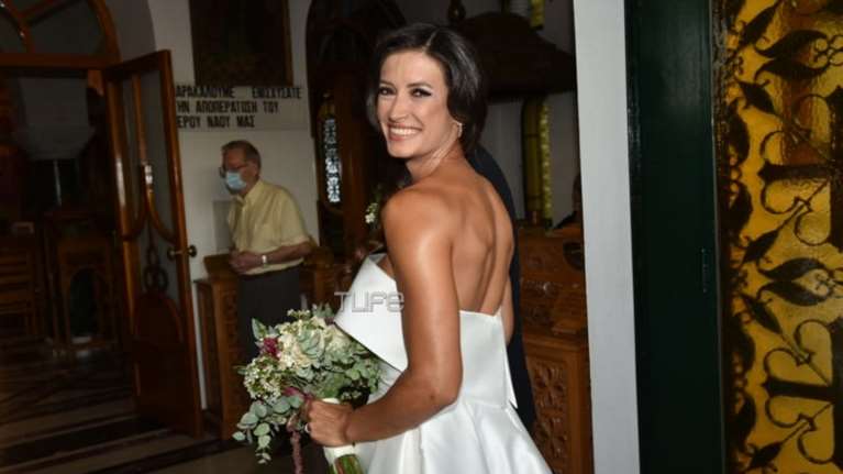 Μάρα Δαρμουσλή: Εκθαμβωτική νύφη στο πλευρό του αγαπημένου της