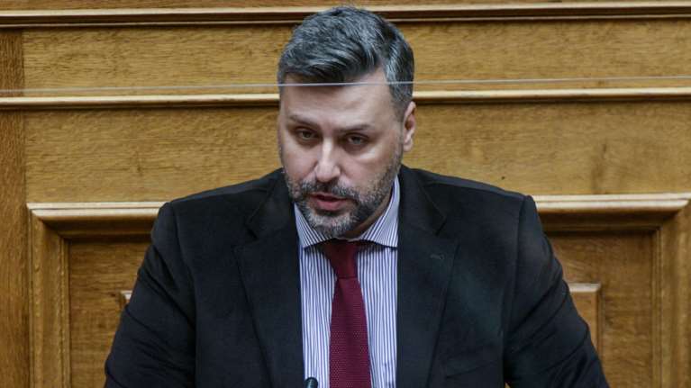 Βουλή: Αρση ασυλίας Καλλιάνου εισηγείται η Επιτροπή Δεοντολογίας - Μήνυση των γιατρών για την υπόθεση θανάτου του πατέρα του