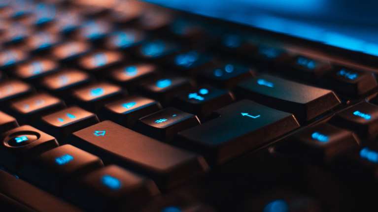 Bloomberg: Η Dell καταργεί περίπου 6.650 θέσεις εργασίας