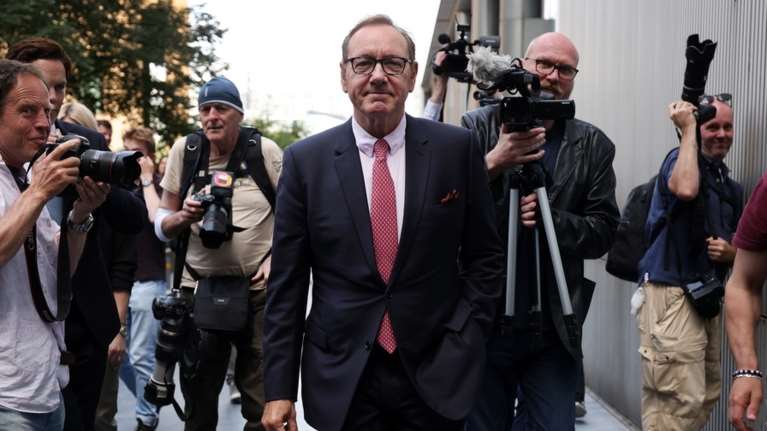 Στο νοσοκομείο ο Κέβιν Σπέισι: &quot;Ένιωσα όλο το αριστερό μου χέρι να μουδιάζει για περίπου οκτώ δευτερόλεπτα&quot;