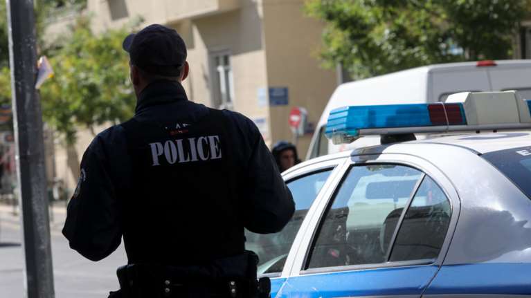 Αναψε φωτιές η εισβολή μεθυσμένου ενόπλου στο Εγκληματολογικό της Ασφάλειας