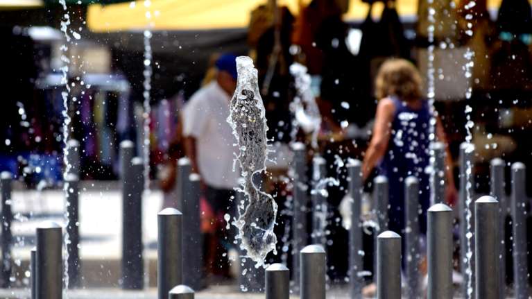 Καιρός: Τους 35 βαθμούς θα &quot;χτυπήσει&quot; σήμερα ο υδράργυρος - Πότε θα κορυφωθεί ο καύσωνας