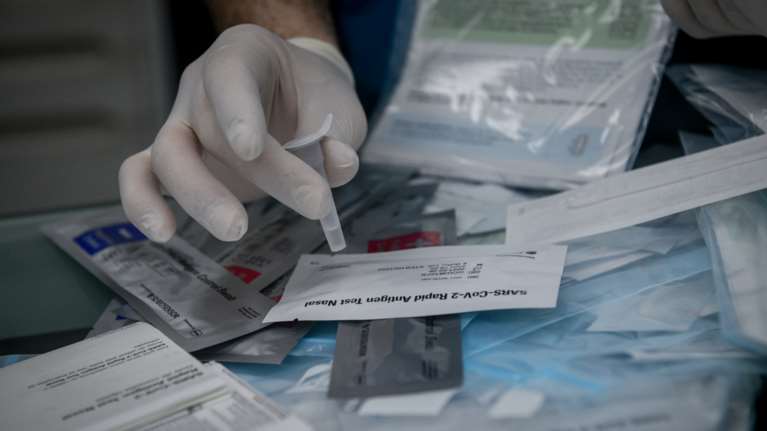 Πανελλήνιες 2021: Νέες οδηγίες για τα self test - Πού θα γίνονται δωρεάν τα επαναληπτικά - Ποιες δομές θα είναι ανοιχτές την Κυριακή