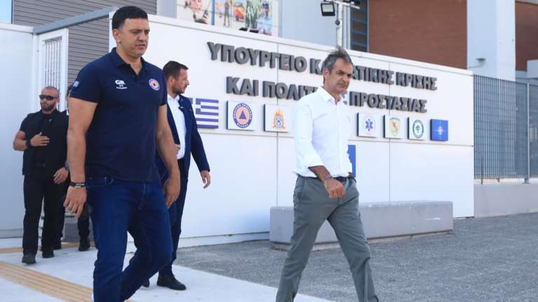 Τι πήγε στραβά και ξέφυγαν οι φωτιές σε Έβρο και Πάρνηθα: Η εξήγηση της κυβέρνησης και οι αιχμές για τις αιτίες