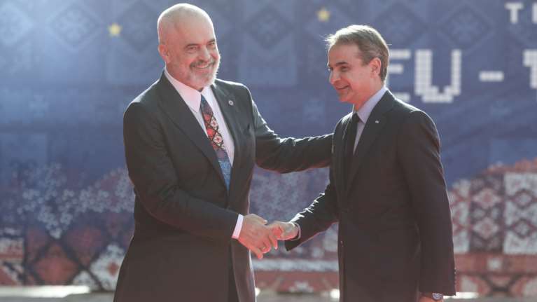 Αμηχανία στην κυβέρνηση από το σκωτσέζικο ντους Ράμα - Ανάβει φωτιές η &quot;ιδιωτική&quot; επίσκεψη του Αλβανού πρωθυπουργού