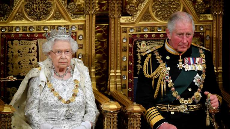 Πότε θα στεφθεί βασιλιάς ο Κάρολος: Ολα όσα γίνονται στη μεγαλοπρεπή τελετή, τα σύμβολα και το στέμμα