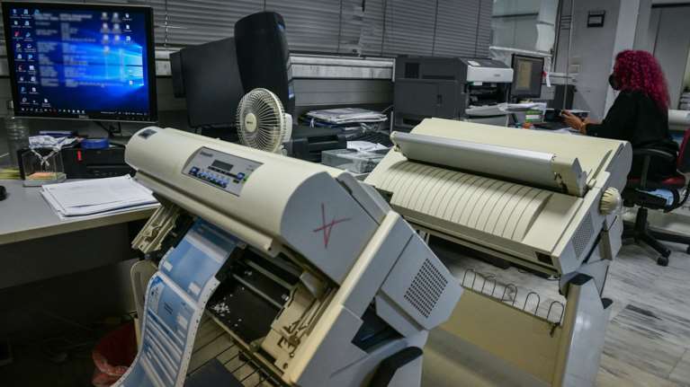 Τα μέτρα στήριξης δημοσίων υπαλλήλων και συνταξιούχων που ετοιμάζει η κυβέρνηση - Οι νέες διευκολύνσεις