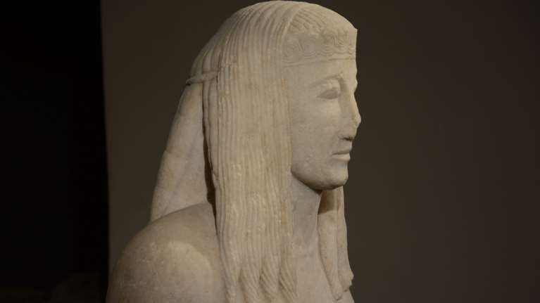 Η Κόρη της Θήρας: Ένα αριστούργημα της ελληνικής αρχαιότητας στο μουσείο Σαντορίνης